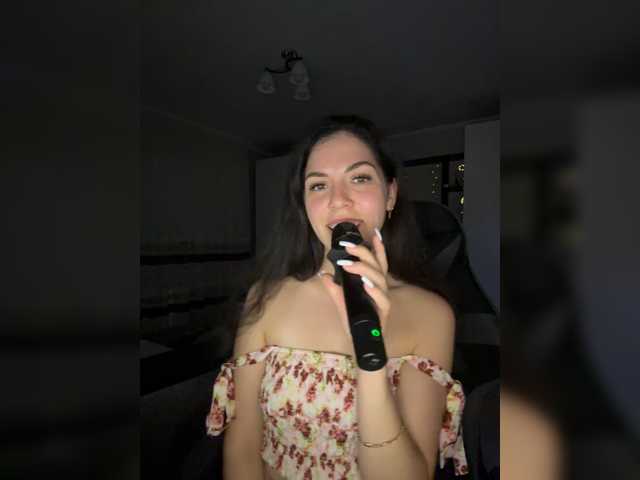 Vika19981 live cam on BongaCams