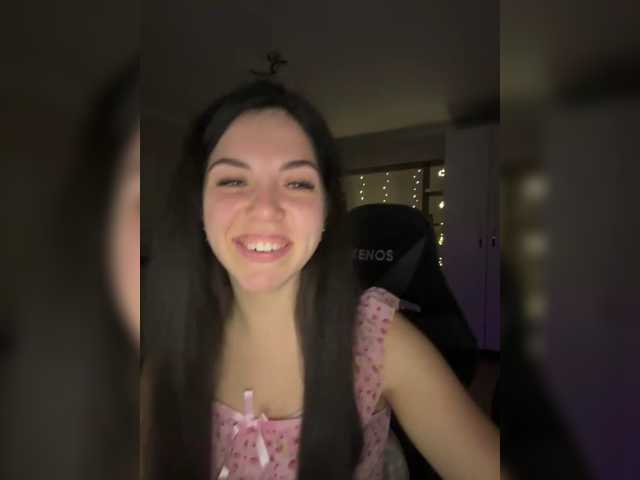 Vika19981 live cam on BongaCams