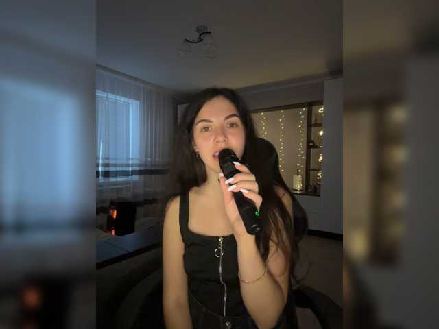 Vika19981 live cam on BongaCams