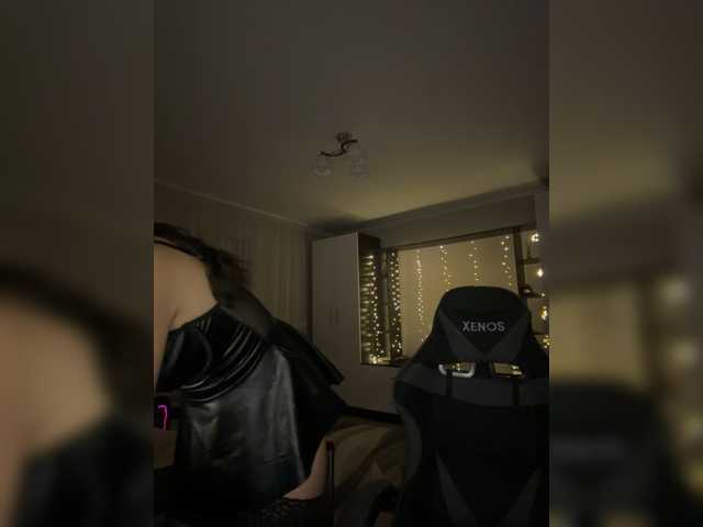 Vika19981 live cam on BongaCams