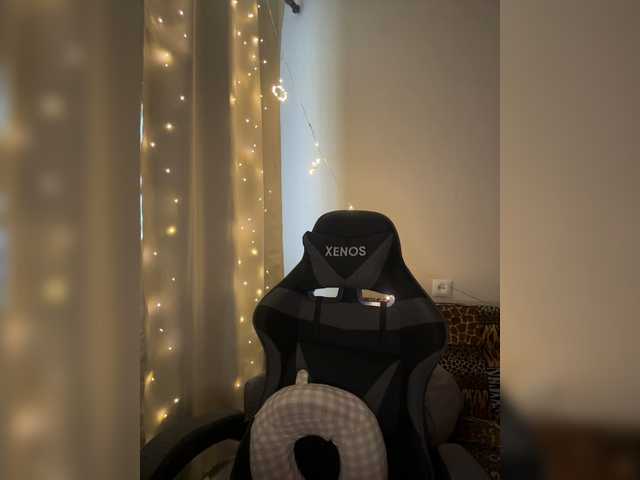 Vika19981 live cam on BongaCams