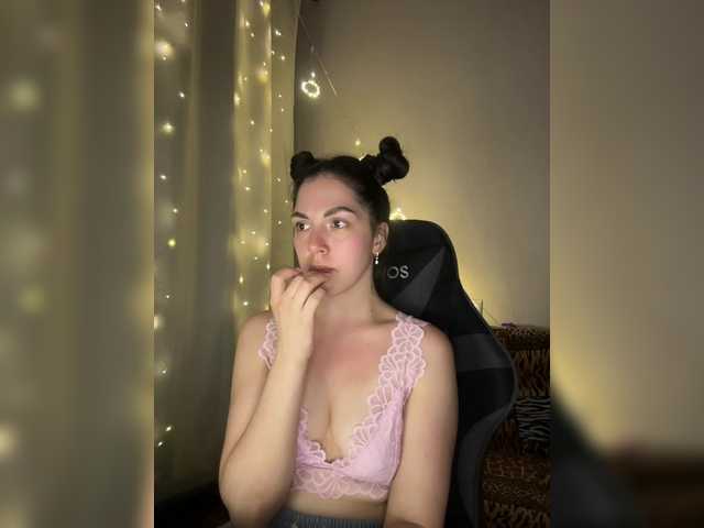 Vika19981 live cam on BongaCams