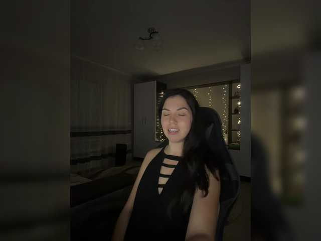 Vika19981 live cam on BongaCams