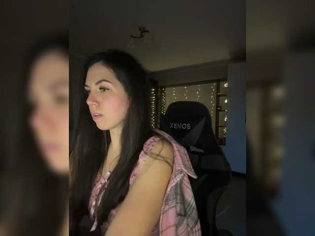 le modèle Vika19981 est en webcam porno dans un show sur le site bongacams, il possède les tags suivants: White/Caucasian,Brunette,Shaved