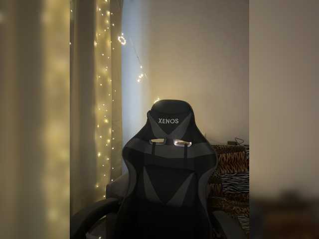 Vika19981 live cam on BongaCams