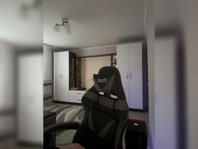 Vika19981 live cam on BongaCams