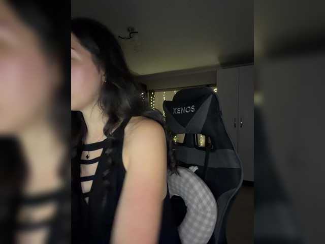 Vika19981 live webcam show