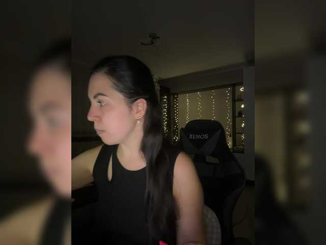 Vika19981 live cam on BongaCams