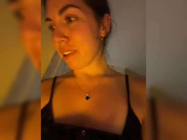 Vika19981 live cam on BongaCams