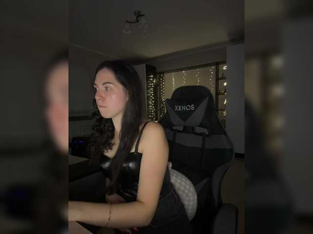 Vika19981 live cam on BongaCams