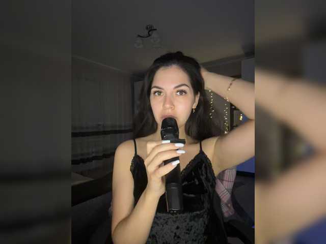 Vika19981 live cam on BongaCams
