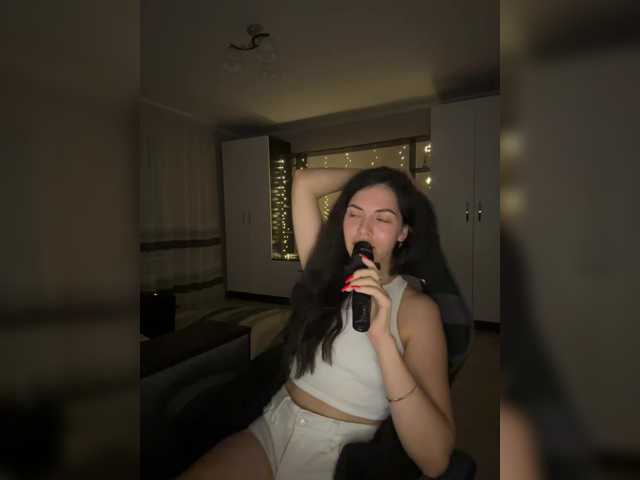 Vika19981 live cam on BongaCams