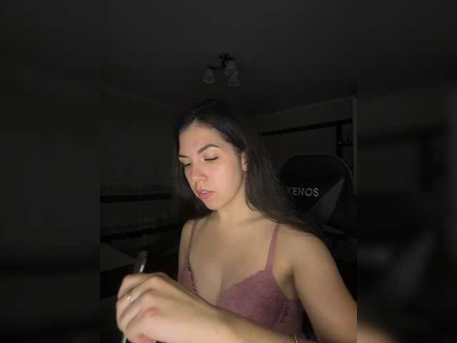 Vika19981 live cam on BongaCams