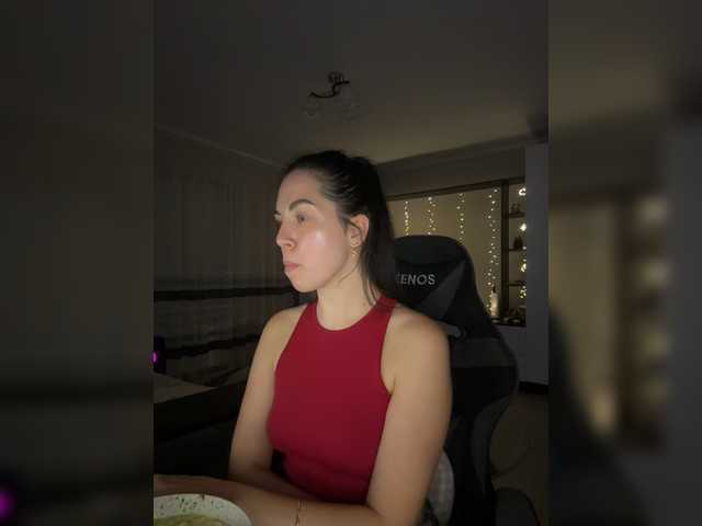 le modèle Vika19981 est en webcam porno dans un show sur le site bongacams, il possède les tags suivants: White/Caucasian,Brunette,Shaved