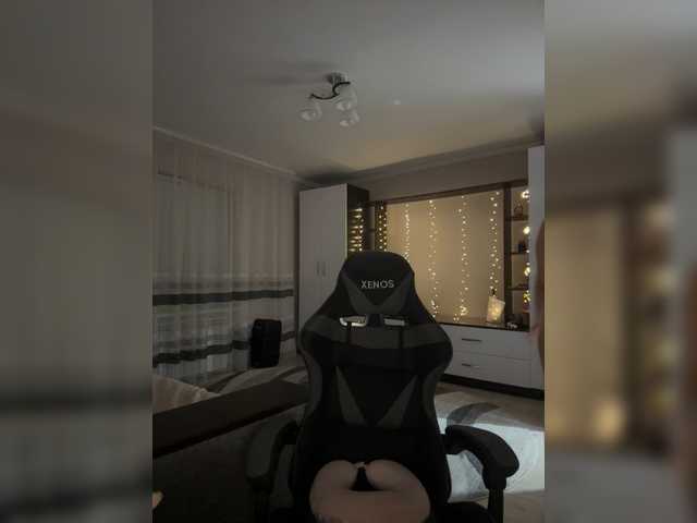 Vika19981 live cam on BongaCams