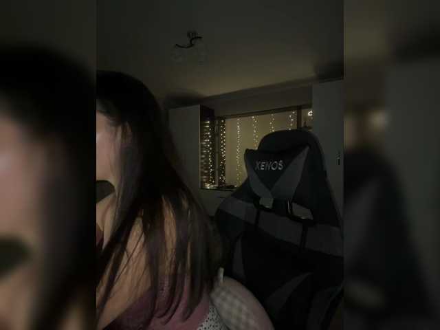 Vika19981 live cam on BongaCams