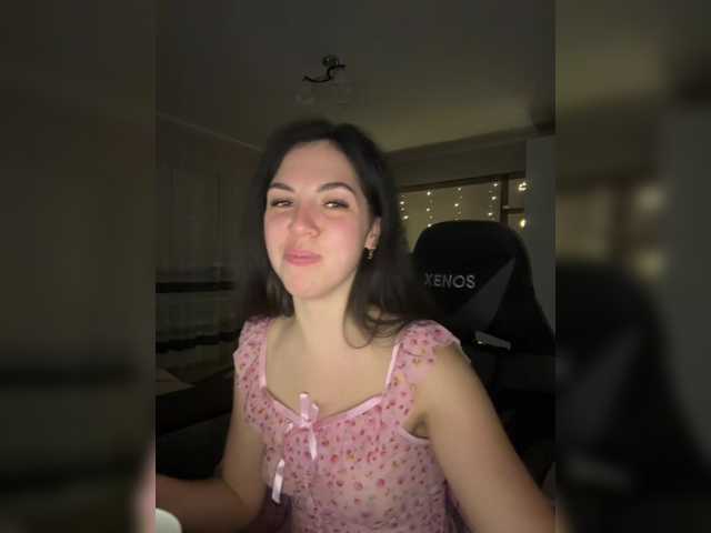 le modèle Vika19981 est en webcam porno dans un show sur le site bongacams, il possède les tags suivants: White/Caucasian,Brunette,Shaved