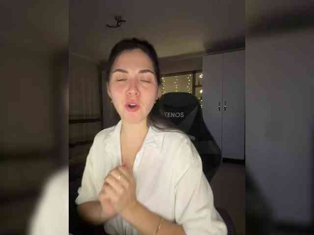 Vika19981 webcam
