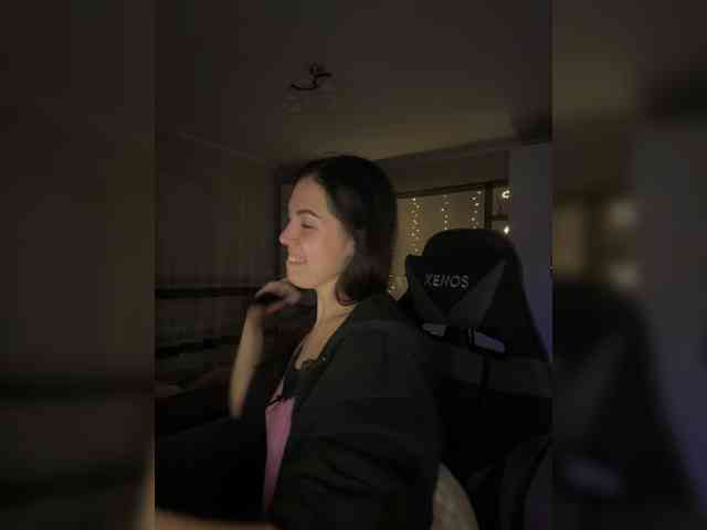 Vika19981 webcam