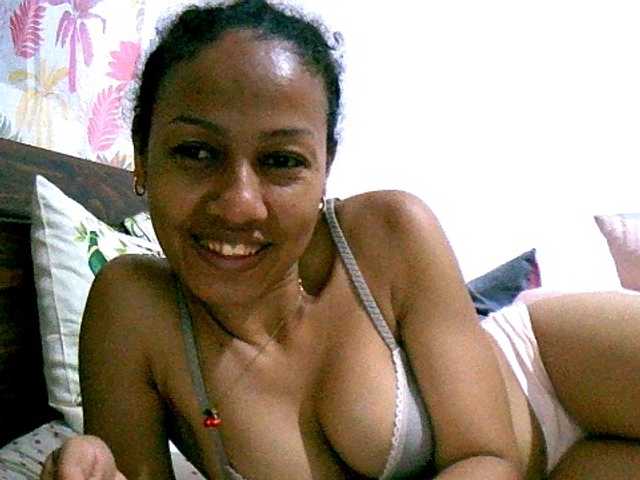 Lisa47, en directo ahora en BongaCams