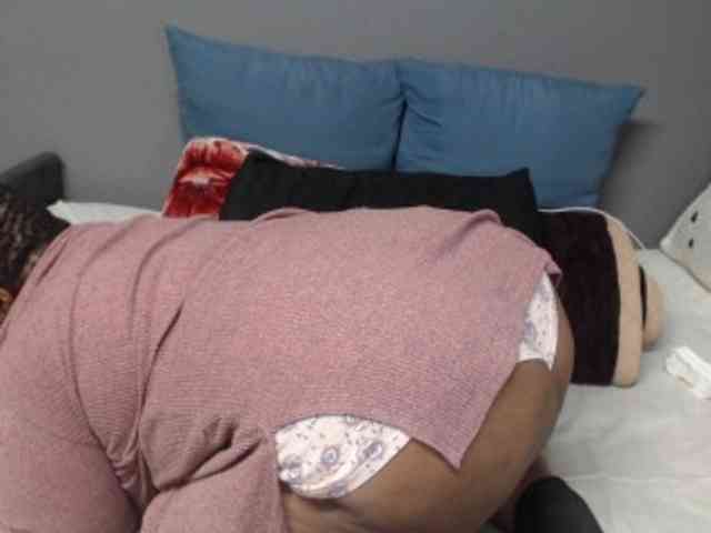 bootydiva83 webcam