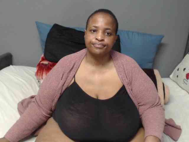 bootydiva83 webcam