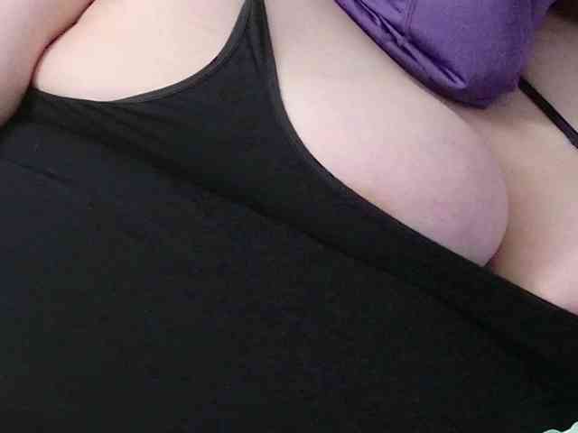 DoubleCherryBombXO webcam