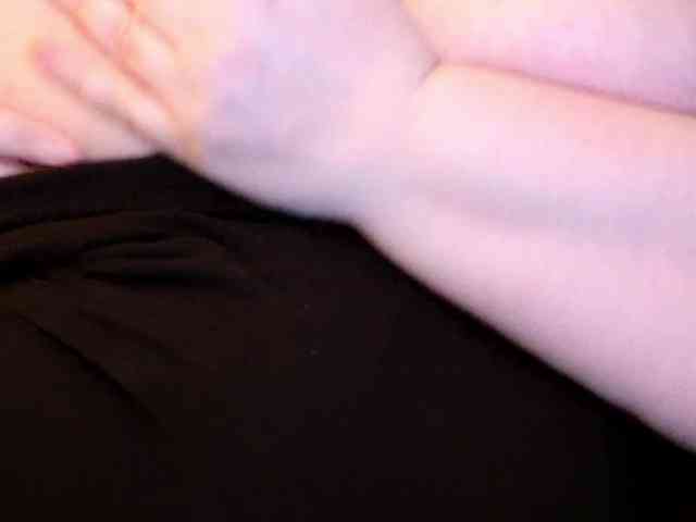 DoubleCherryBombXO webcam