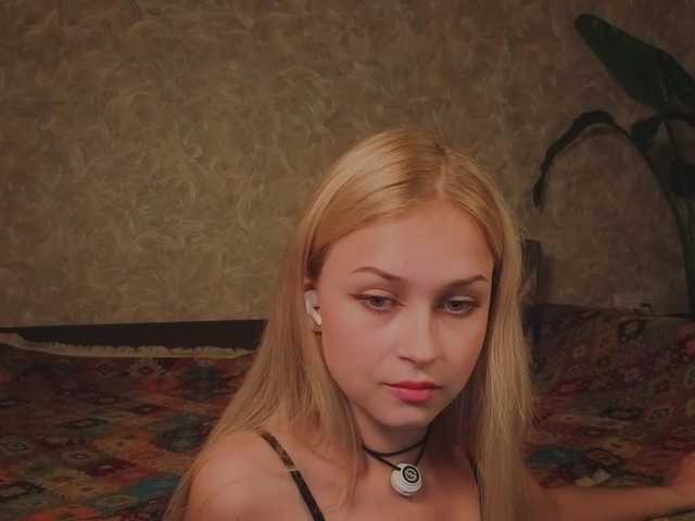 Meeeeow live cam on BongaCams