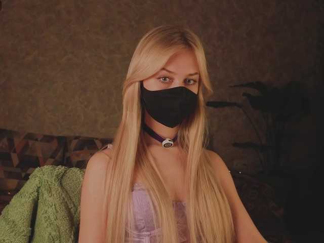 Meeeeow's BongaCams show and profile