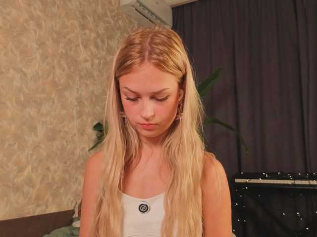 Meeeeow live cam on BongaCams