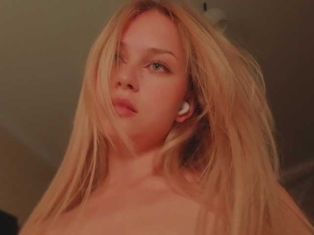 Meeeeow live cam on BongaCams
