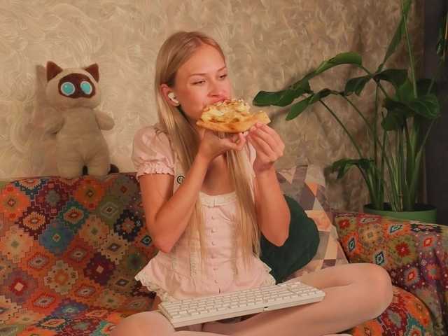 Meeeeow live cam on BongaCams