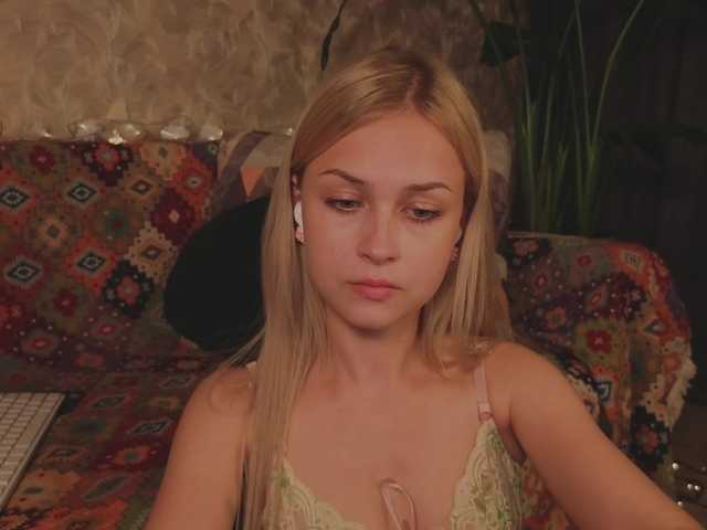 Meeeeow live cam on BongaCams