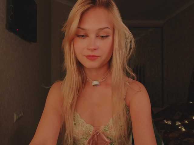 Meeeeow live cam on BongaCams