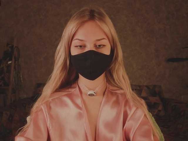 Meeeeow's BongaCams show and profile