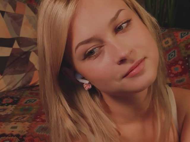Meeeeow live cam on BongaCams