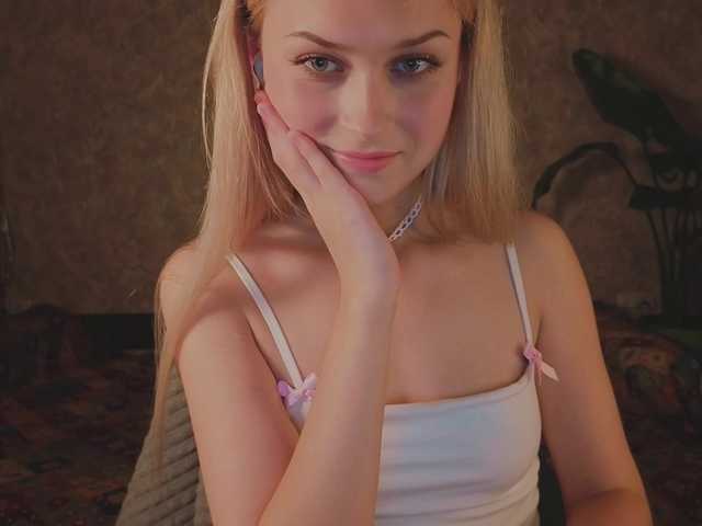 Meeeeow live cam on BongaCams