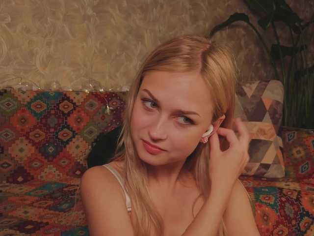 Meeeeow live cam on BongaCams