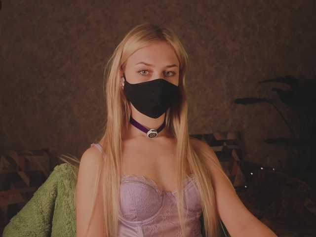 Meeeeow's BongaCams show and profile