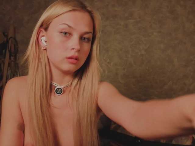Meeeeow live cam on BongaCams