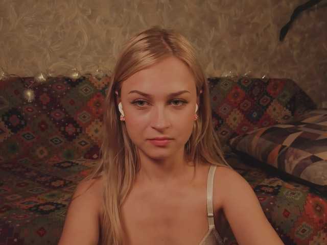 Meeeeow live cam on BongaCams