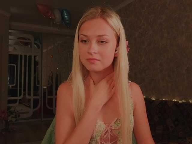 Meeeeow live cam on BongaCams