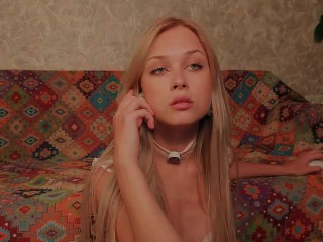 Meeeeow live cam on BongaCams