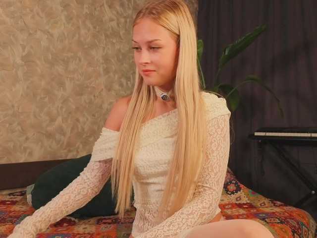 Meeeeow live cam on BongaCams