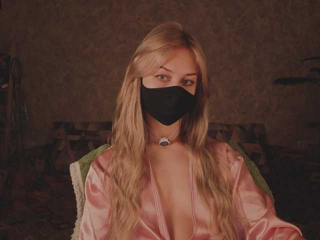 Meeeeow's BongaCams show and profile