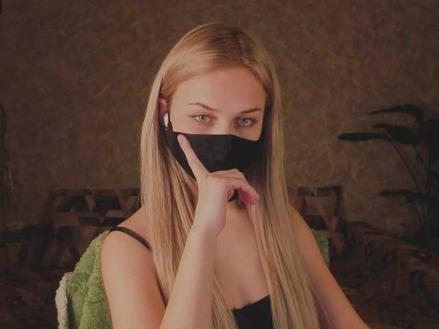 Meeeeow's BongaCams show and profile