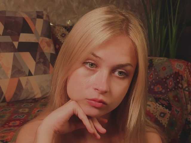 Meeeeow live cam on BongaCams