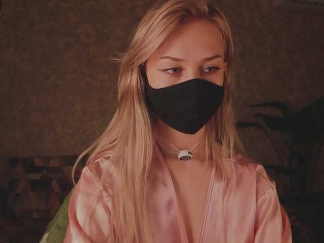 Meeeeow's BongaCams show and profile