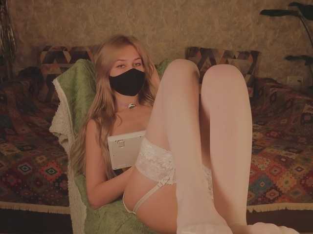 Meeeeow's BongaCams show and profile